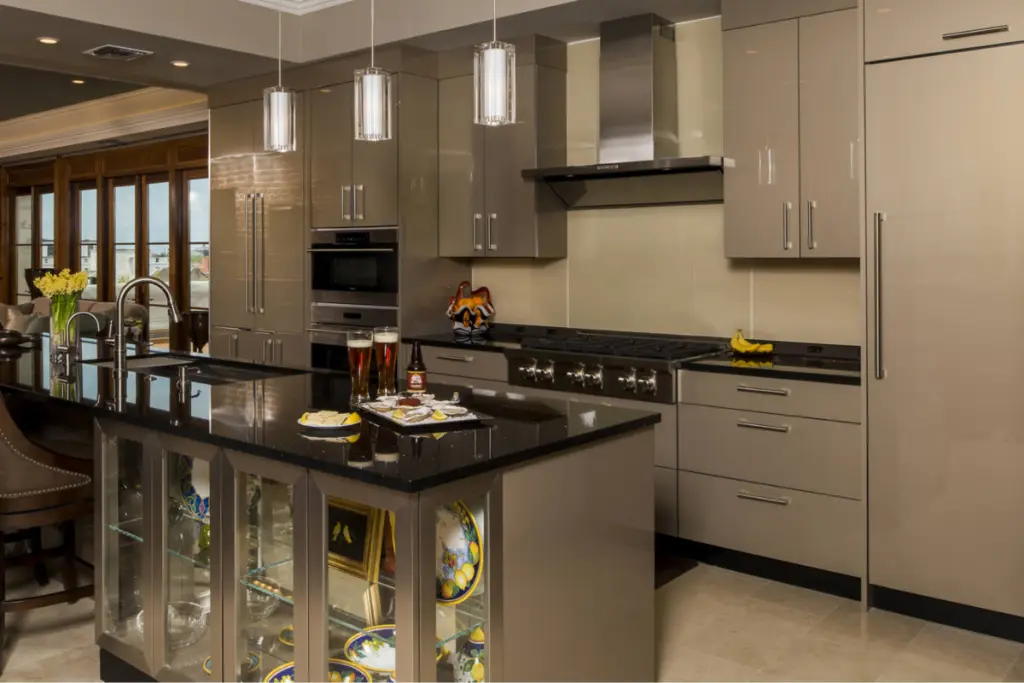 Contemporary Kitchen with backsplash